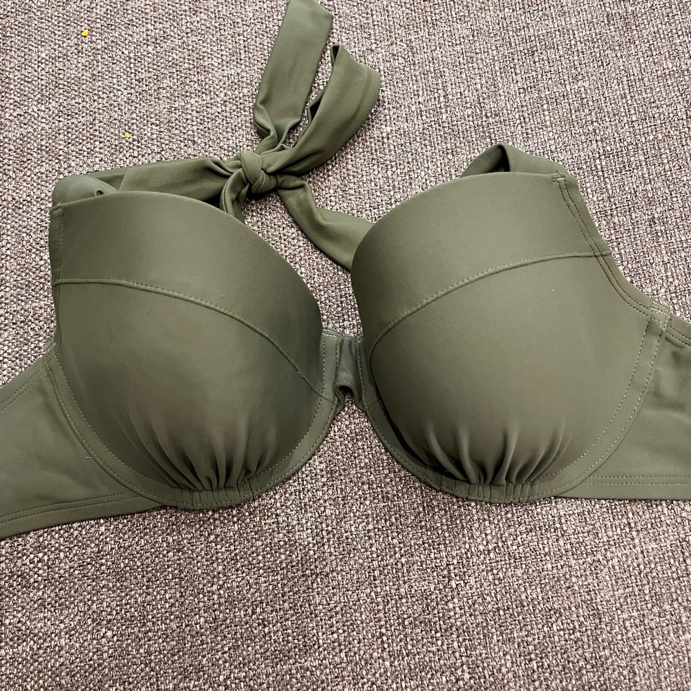Aerie halter underwire swimsuit top & bottom size 34D/ small.